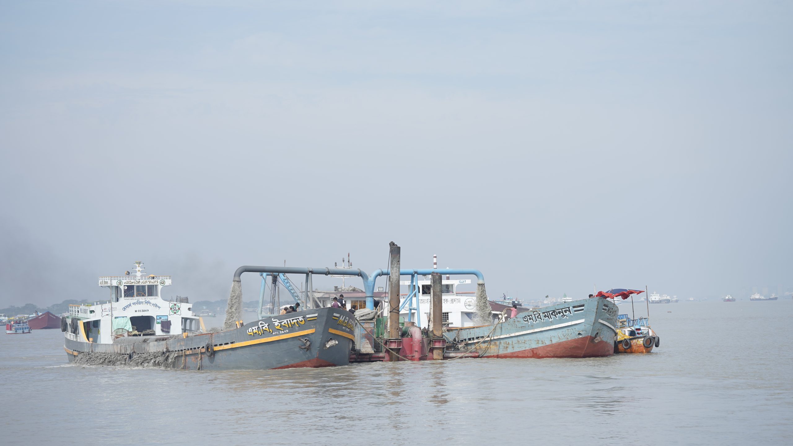 Green dredging vessel working with low environmental impact methods for sustainable sediment removal.